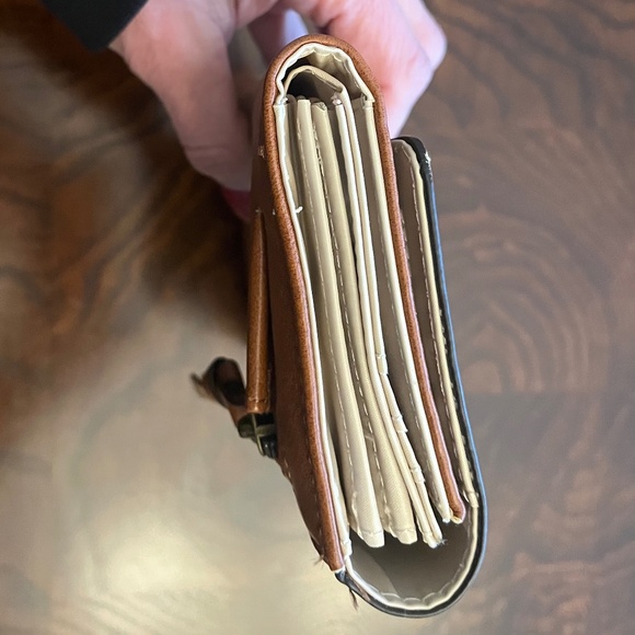 NWOT Women’s Tan Long Wallet by Guang Tong - Picture 5 of 9